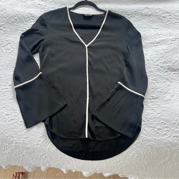 St. John Black Blouse with Creamy White Piping and Bell slit Sleeve Size Small - Picture 9 of 12